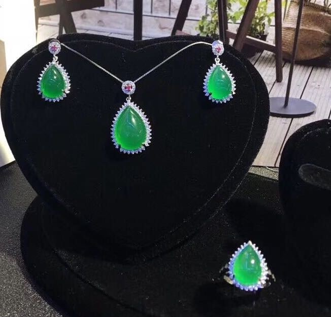 925 Silver Jade Necklace Earrings and Ring Three-Piece Set: 925 Silver Jade Necklace Earrings and Ring Three-Piece Set ****** Metal: 925 Silver / Main Stone: Jade / Color: Green