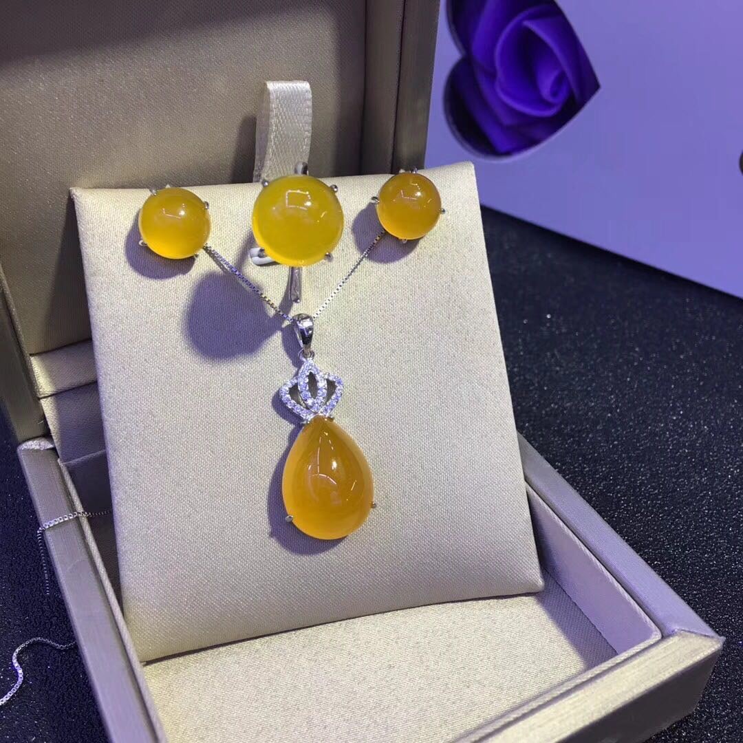 925 Silver Jade Necklace Earrings and Ring Three-Piece Set: 925 Silver Jade Necklace Earrings and Ring Three-Piece Set ****** Metal: 925 Silver / Main Stone: Jade / Color: Yellow