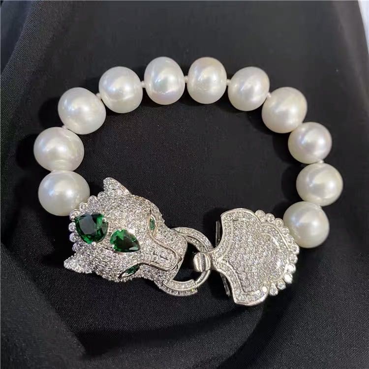 Natural Baroque Pearl Domineering 925 Silver Bracelet: Natural Baroque Pearl Domineering 925 Silver Bracelet ****** Metal: Natural Baroque Pearl / Color: White / Pearl Diameter 11mm, Bracelet Length 18mm