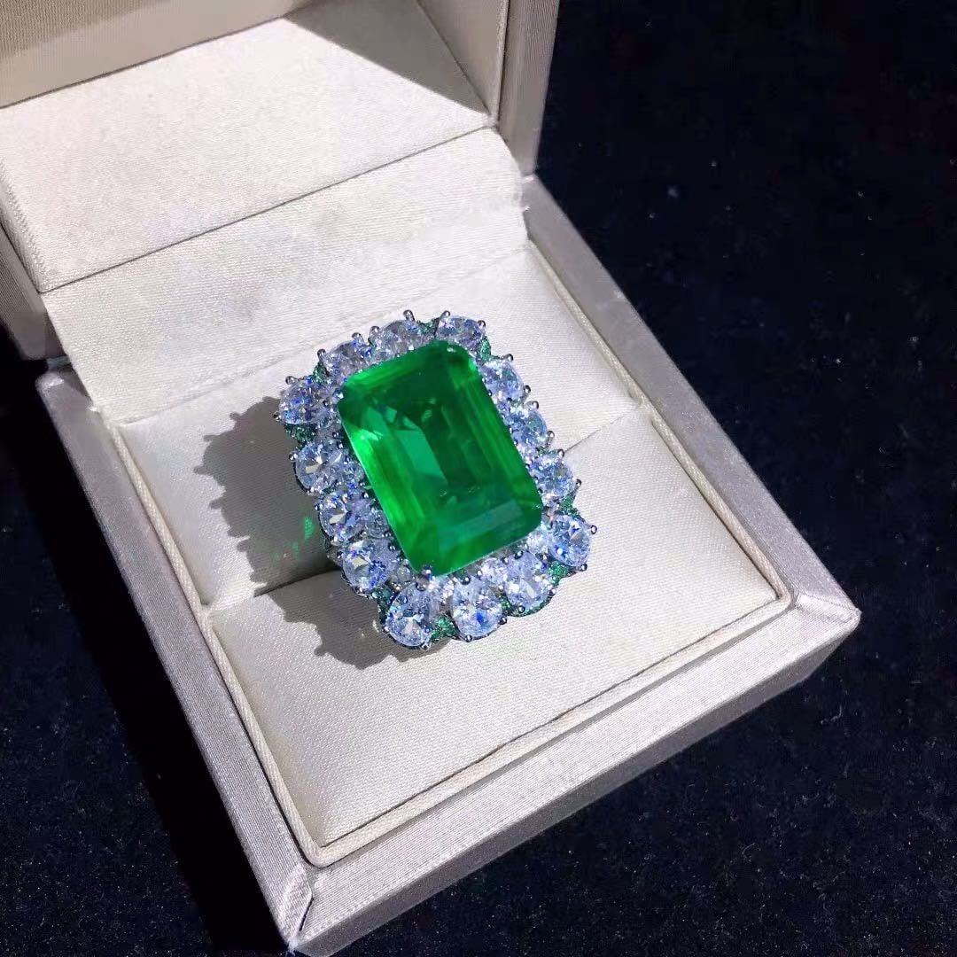 925 Silver Emerald Ring: 925 Silver Emerald Ring ****** Metal: 925 Silver / Total Item Weight: 13 grams / Main Stone: Emerald / Color: Green / Main Stone Size: 11*16mm