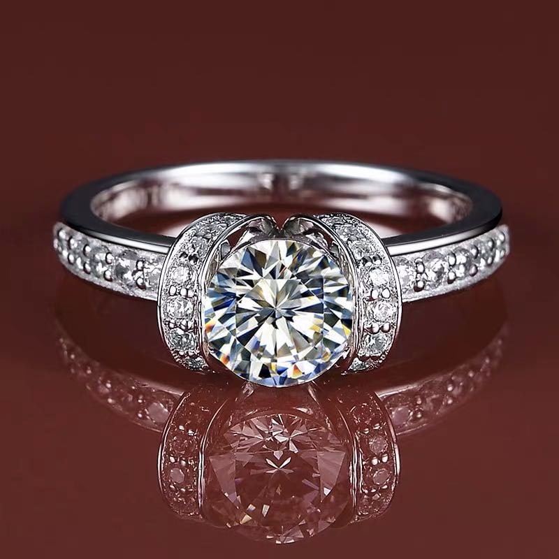 925 Silver 1ct Gem Ring: 925 Silver 1ct Gem Ring ****** Metal: 925 Silver / Main Stone: Moissanite / Carat Weight: 1