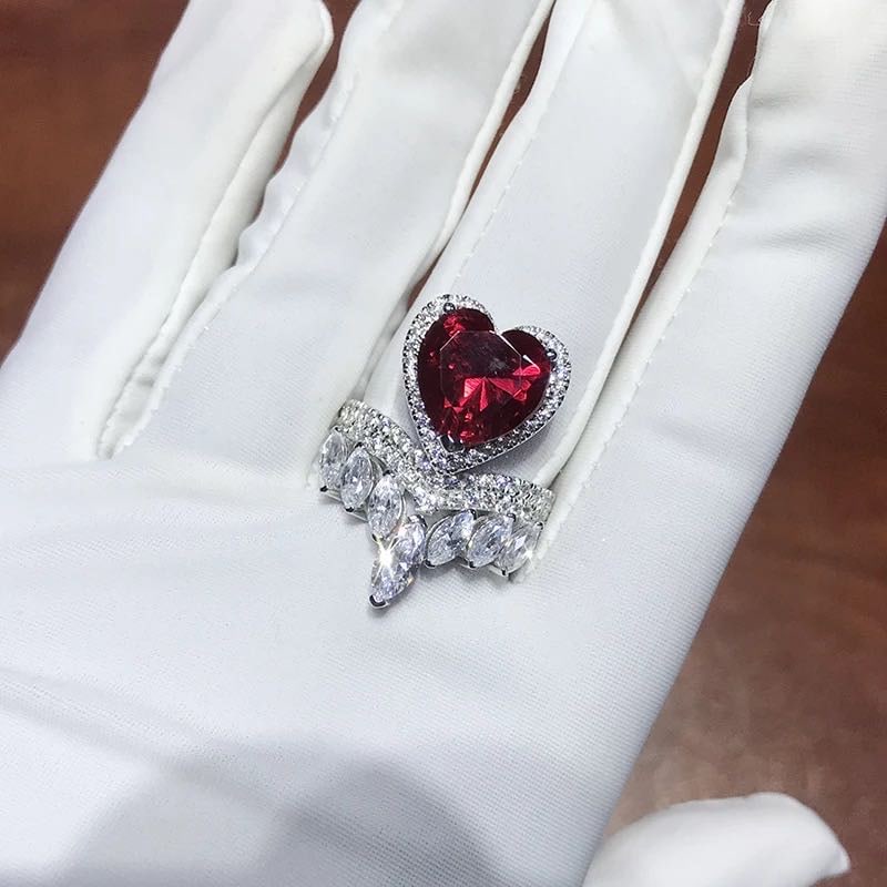 925 Silver 6ct Ruby Ring: 925 Silver 6ct Ruby Ring ****** Metal: 925 Silver / Main Stone: Ruby / Color: Red / Carat Weight: 6 / Main Stone Size: 12*12mm