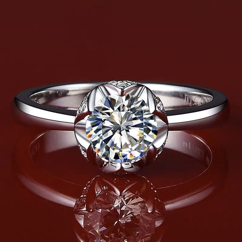 925 Silver 1ct Gem Ring: 925 Silver 1ct Gem Ring ****** Metal: 925 Silver / Main Stone: Moissanite / Carat Weight: 1