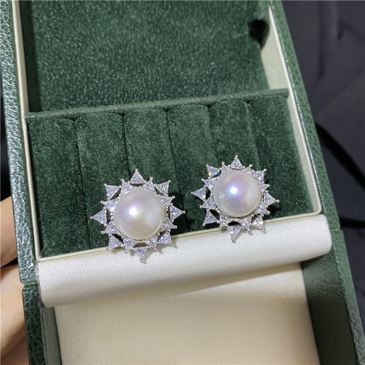 Natural Pearl 925 Silver Earrings: Natural Pearl 925 Silver Earrings ****** Metal: Natural Pearl / Color: White / Pearl Diameter 11mm