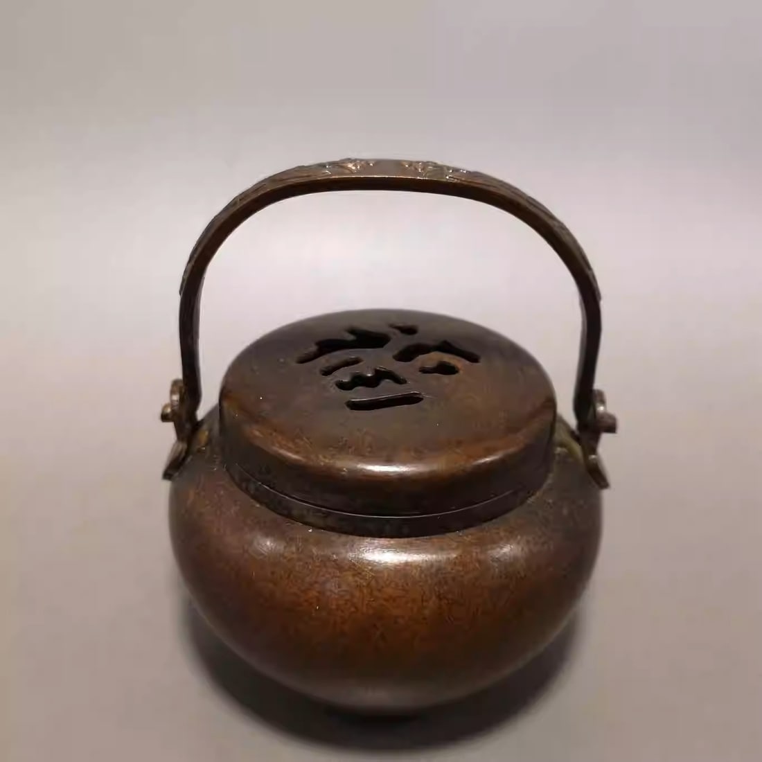 A small pure copper incense burner with the character "Fu", made during the Xuande period of the (1 of 5)