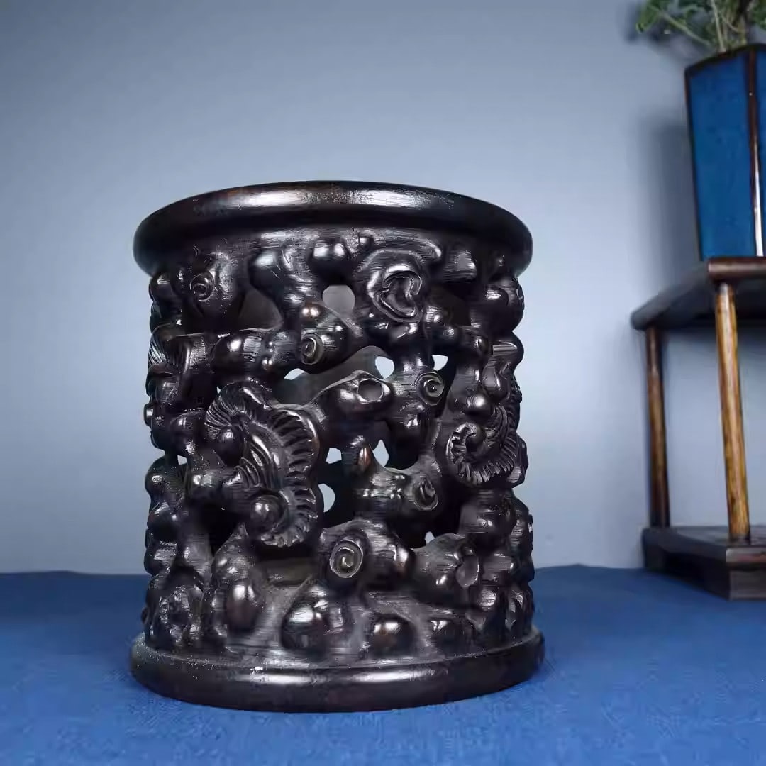 Ebony wood pen holder with openwork carving of reishi mushroom pattern: Length: 10.5 cm, Width: 10.5 cm, Height: 10.5 cmWeight: 390 g