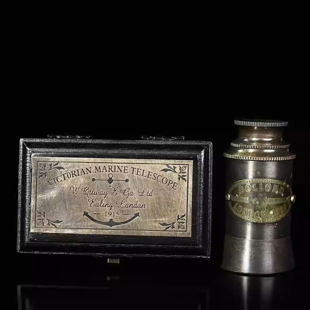 Telescopic pure copper telescope in a wooden box: The telescope extends to a length of 13 centimeters and is 3.8 centimeters wide, weighing approximately 100 grams.