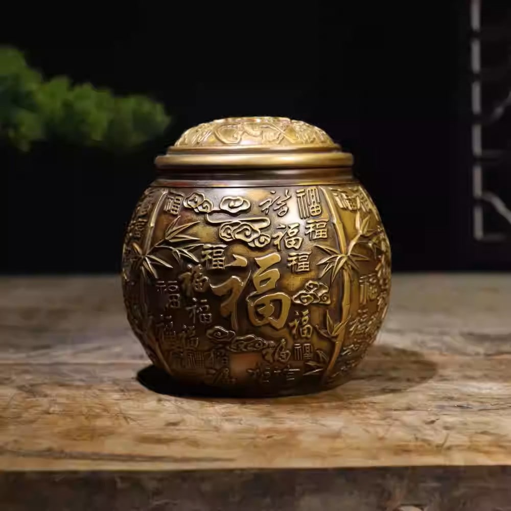 Pure copper tea caddy with a hundred blessings design: Diameter: 7.3cm Body diameter: 10cm Height: 9.5cm Weight: 550g
