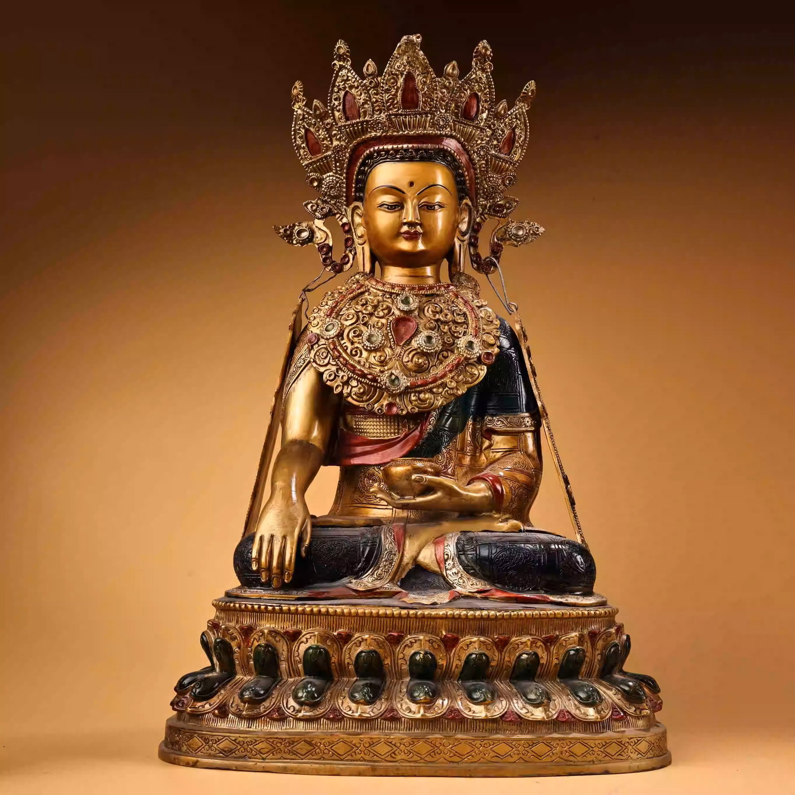 A pure copper Tibetan Buddhist statue of Jowo, crafted with high relief engraving and painting: Dimensions: Width 30cm, Height 50cm, Weight: 6380g