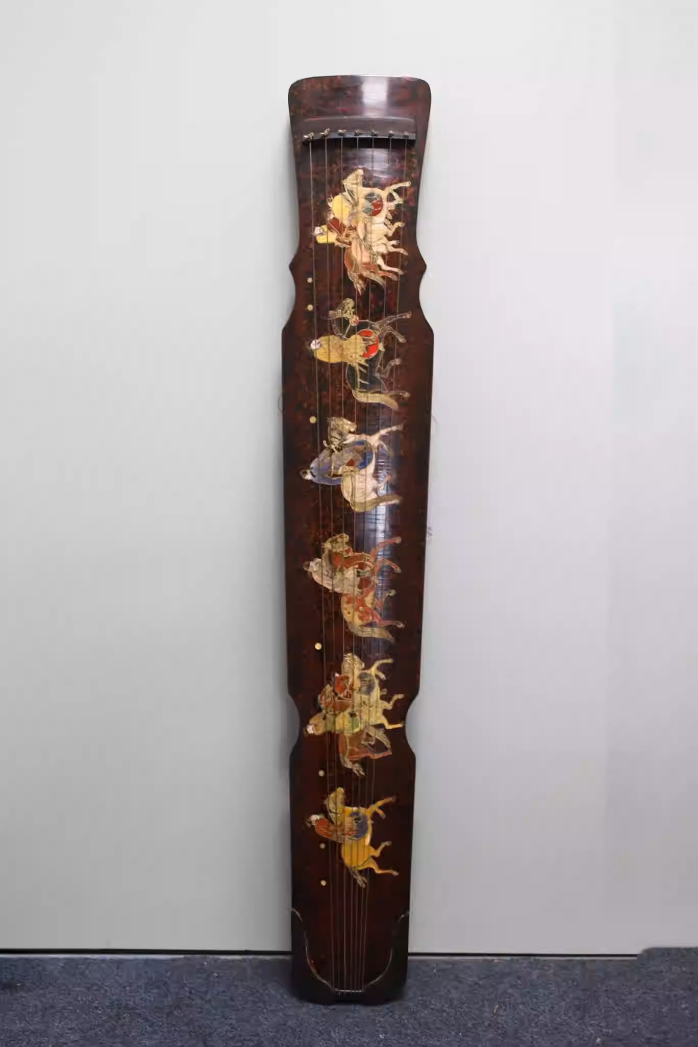 Wooden lacquerware, painted decorations, shell inlays, ethnic musical instruments: Dimensions: Length 121cm, Width 19cm, Thickness 10cm