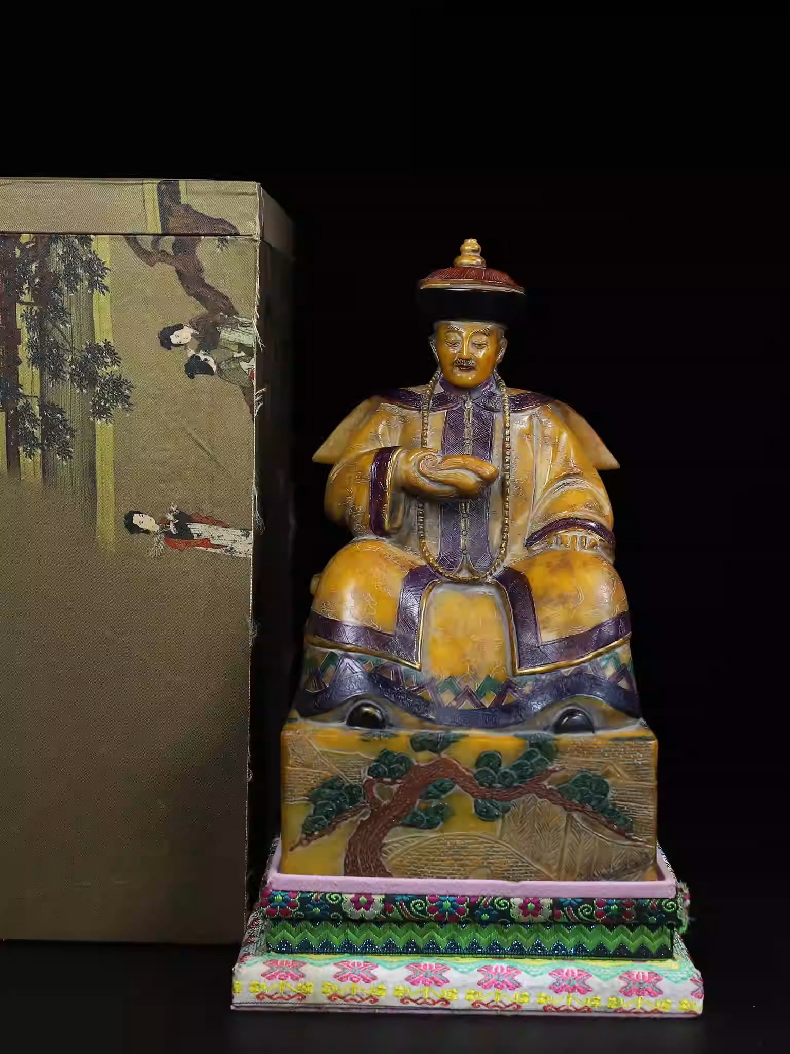 Carved Shoushan stone seal of the Qianlong Emperor of the Qing Dynasty: Dimensions: Length 15cm, Width 15cm, Height 26.5cm Weight: 7150g