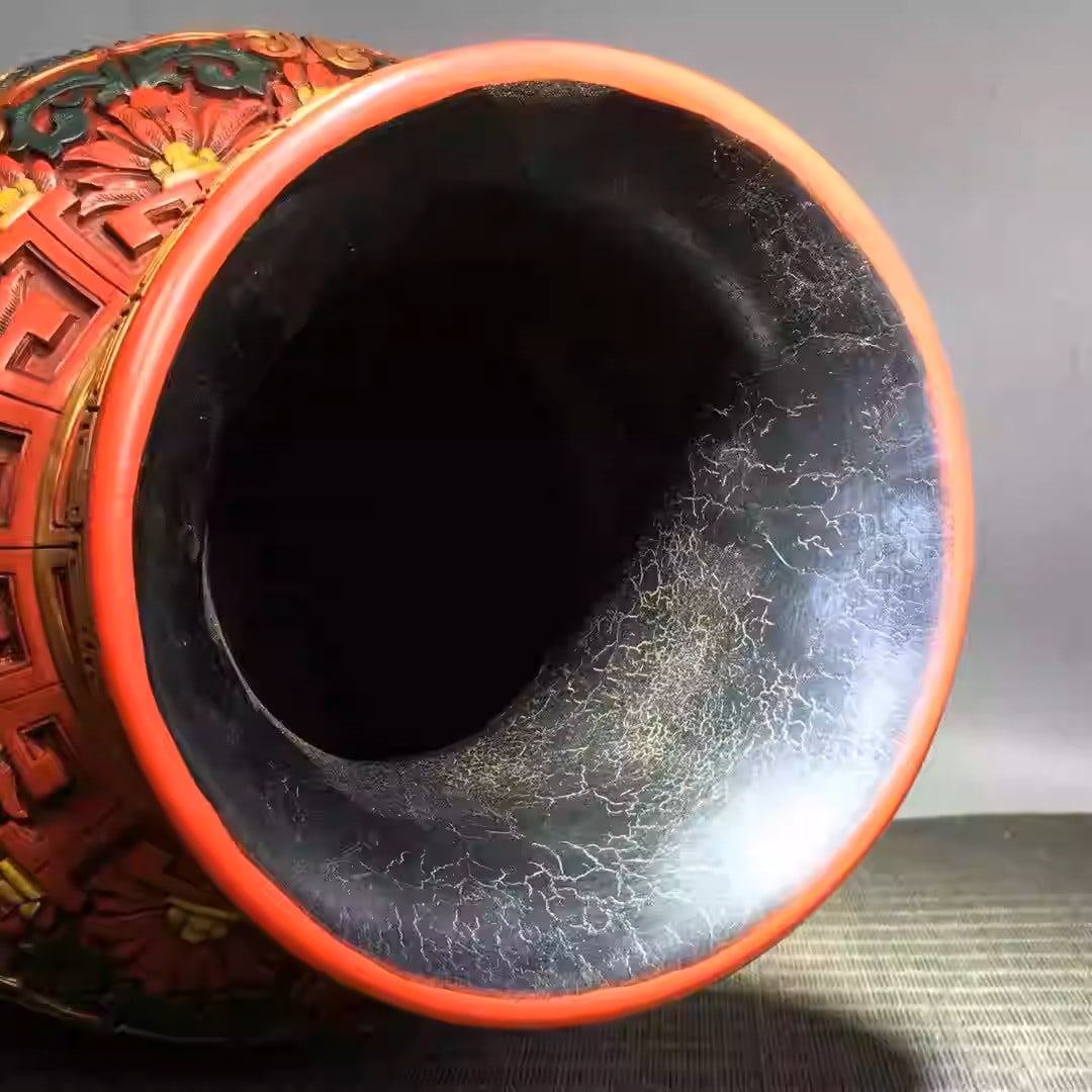 Painted lacquerware vase - 4