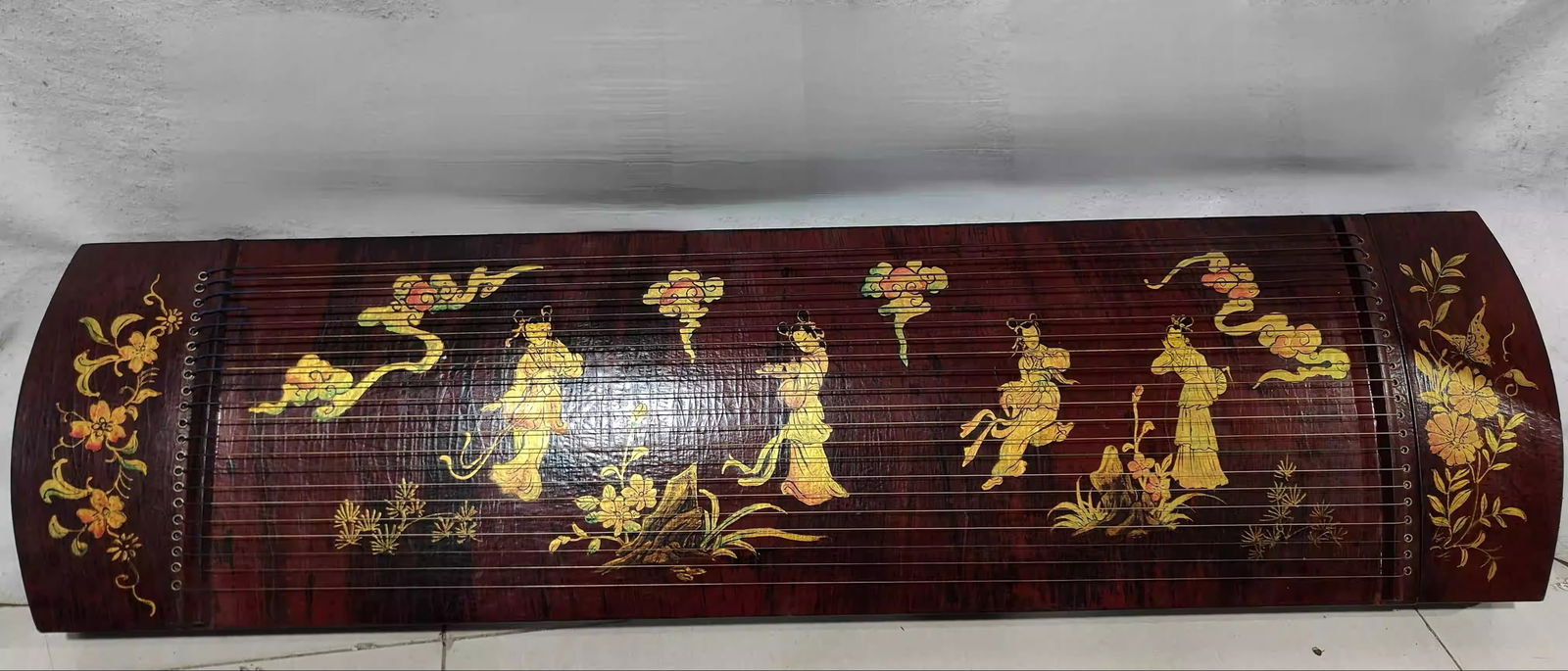 Lacquerware Guzheng: Dimensions: Length 119cm, Width 33cm