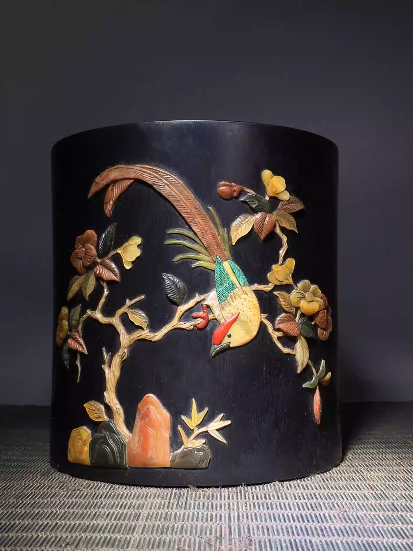 Small-leaf sandalwood pen holder inlaid with multi-gemstones: Dimensions: Width 15cm, Height 16cm Weight: 1560g