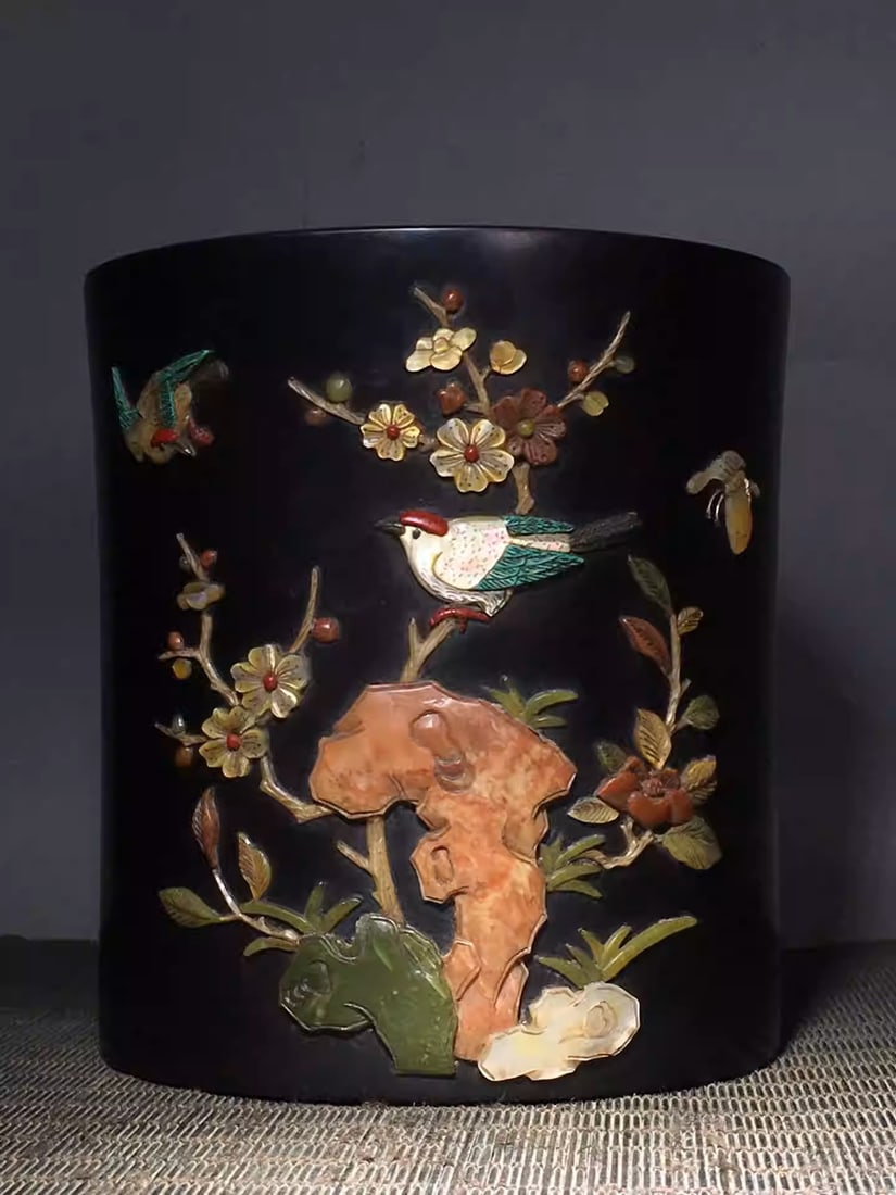 Small-leaf sandalwood pen holder inlaid with multi-gemstones: Dimensions: Width 14cm, Height 15.5cm Weight: 1210g