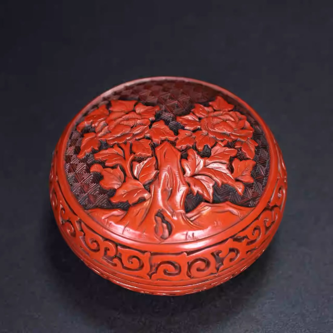 Carved red lacquer box ornament: Dimensions: Diameter 10.5cm, Height 6cm
