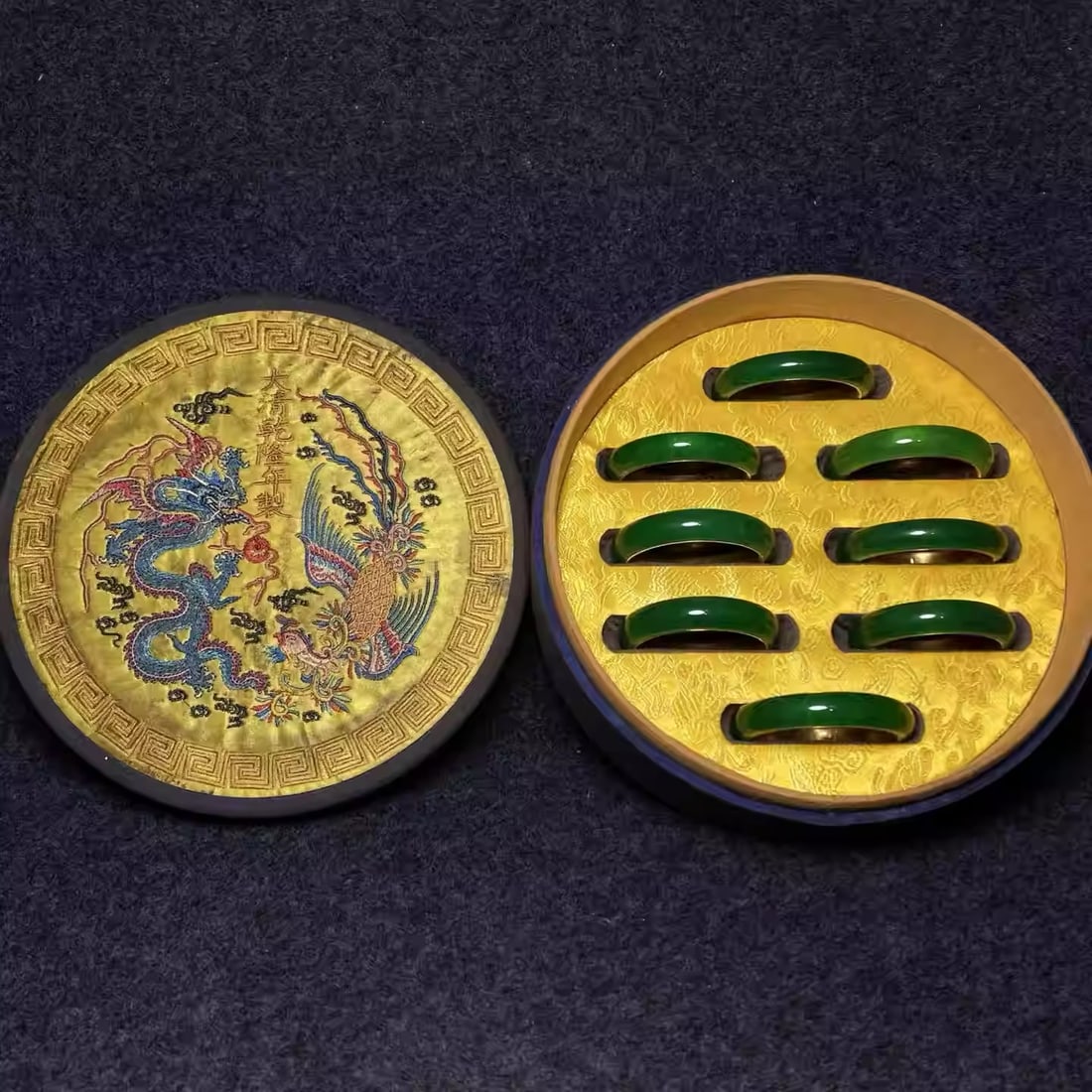 The collector's box contains jade bracelets with copper trim: Embroidery Box Dimensions: Diameter 25cm, Height 11cm