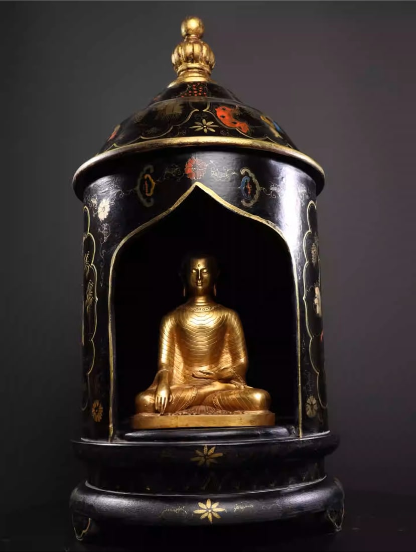 A set of solid wood Buddhist shrine and pure copper Shakyamuni Buddha statue: Buddhist Shrine Dimensions: Length 32cm, Width 32cm, Height 65cm Weight: 7kg; Buddha Statue Dimensions: Length 15.5cm, Width 10.5cm, Height 23cm Weight: 1.6kg