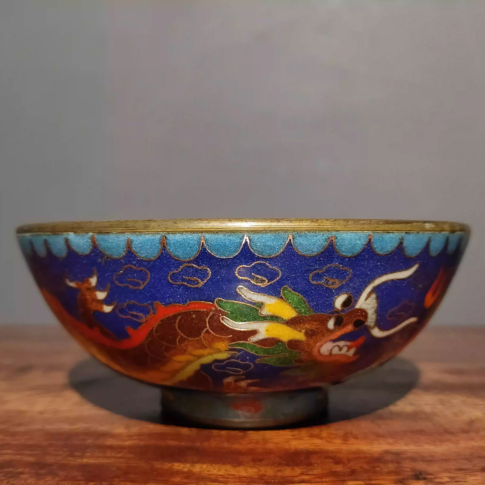 Pure copper cloisonné bowl with enamel decoration, featuring a dragon and phoenix symbolizing good: Dimensions: Length 13cm, Width 13cm, Height 5.5cm, Weight: 460g