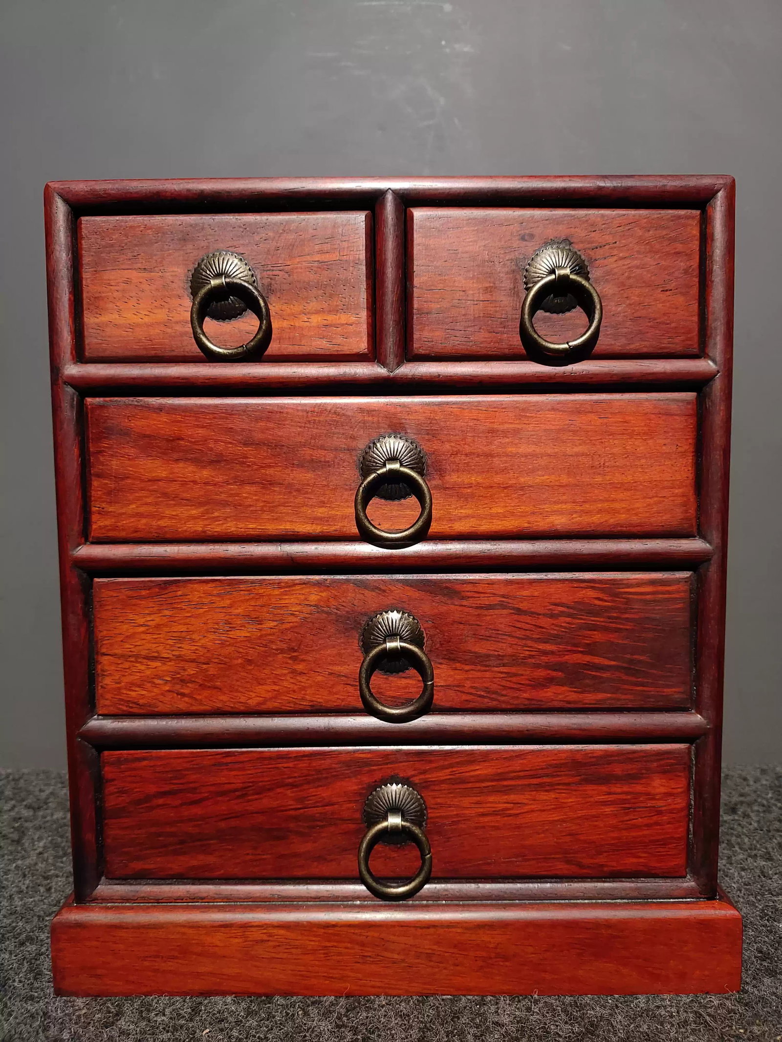 Rosewood five-drawer storage cabinet: Dimensions: Length 25cm, Width 15cm, Height 29.5cm, Weight: 3890g