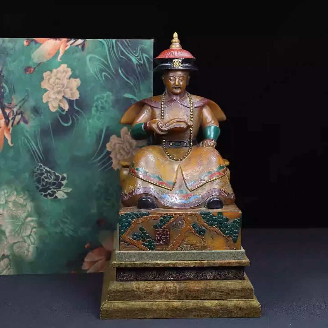 Shoushan stone carved and painted seal of Emperor Yongzheng: Dimensions: Length 15cm, Width 14cm, Height 26.5cm Weight: 5790g