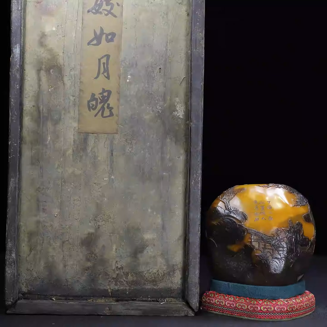 Shoushan stone carving of landscape and figure bas-relief seal ornament: Dimensions: Length 11cm, Width 7.5cm, Height 11cm Weight: 1270g