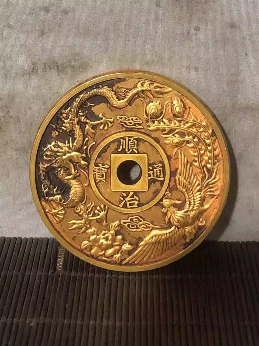Gilded Shunzhi Tongbao Dragon and Phoenix Auspicious Gold Coin: It has a diameter of 6 centimeters and weighs 70.5 grams.