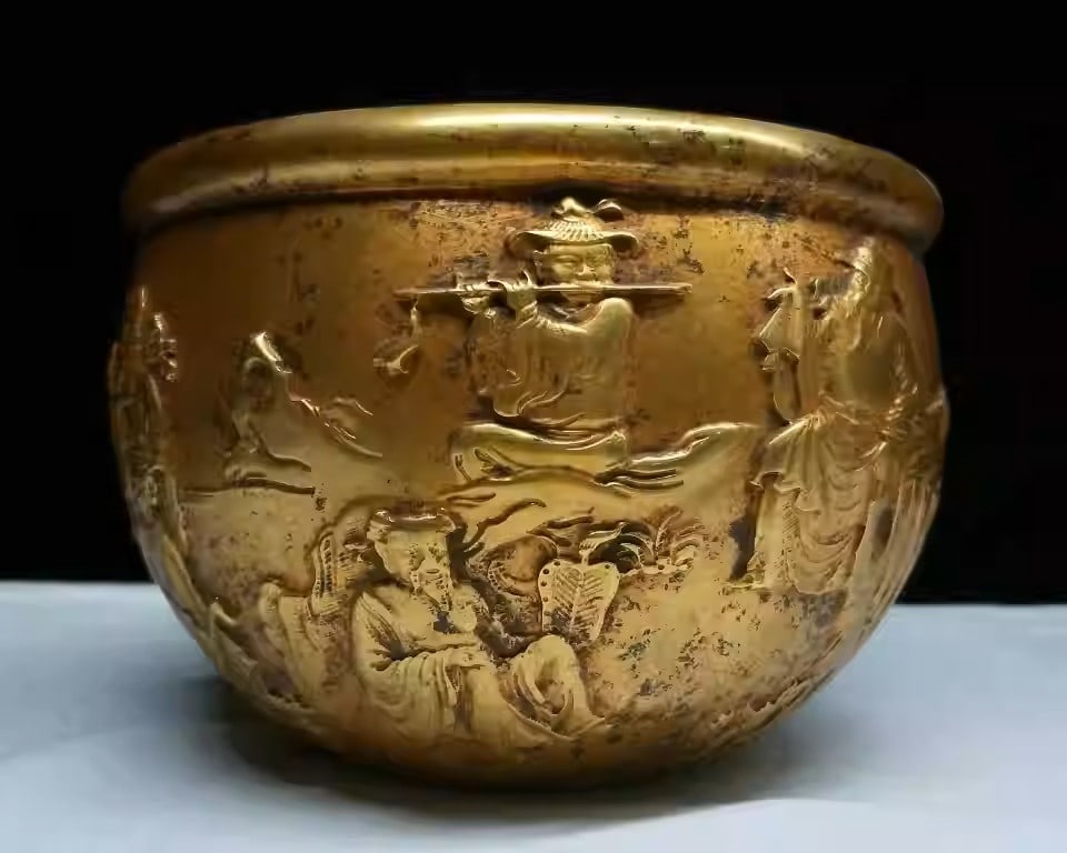 Gold-plated bronze incense burner ornament: Dimensions: Height 12cm, Diameter 17cm, Weight: 4.26kg