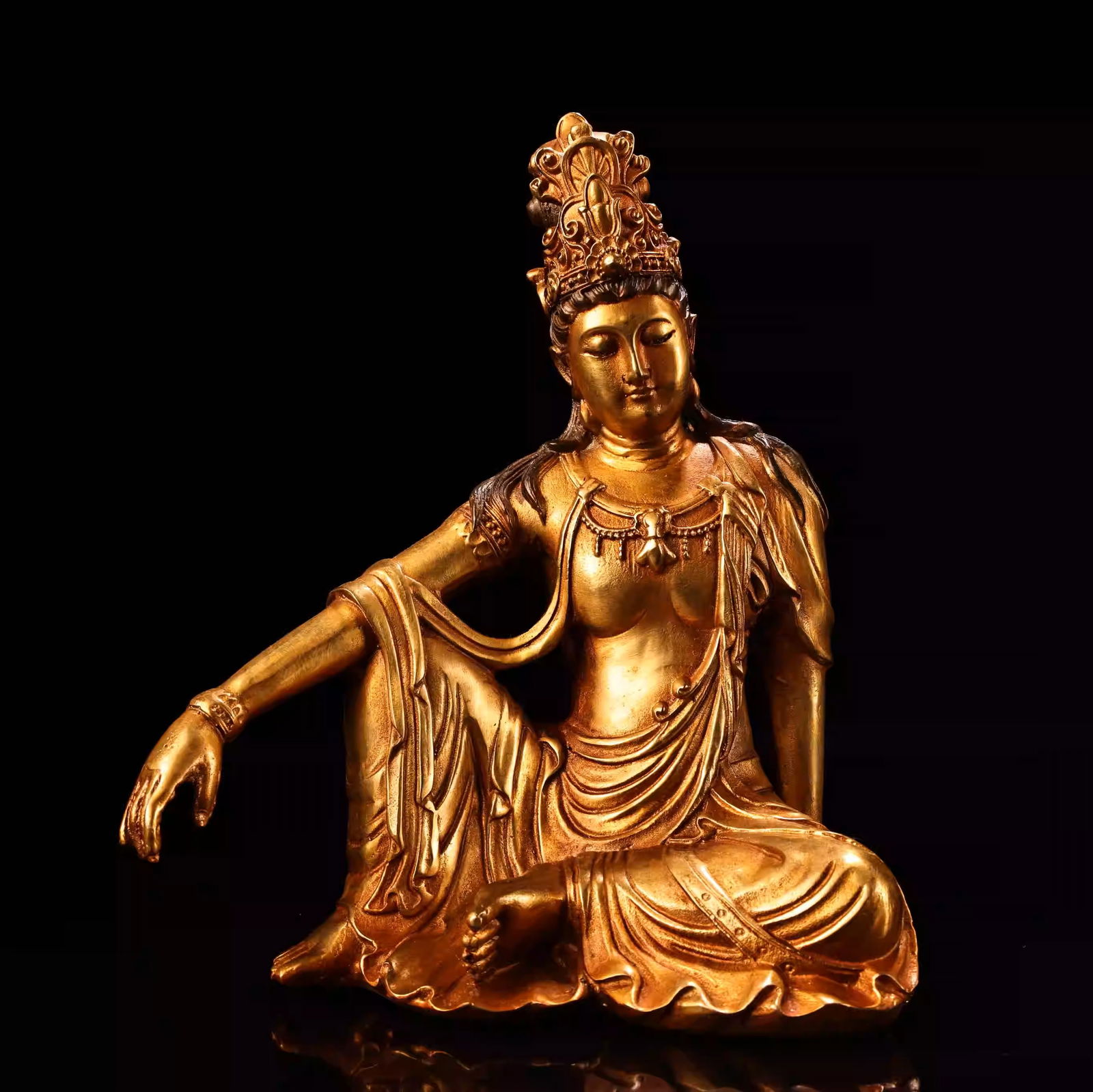 Pure copper relief engraving and gilding Guanyin Bodhisattva statue: Dimensions: Height 20cm, Width 16cm, Weight: 1000g