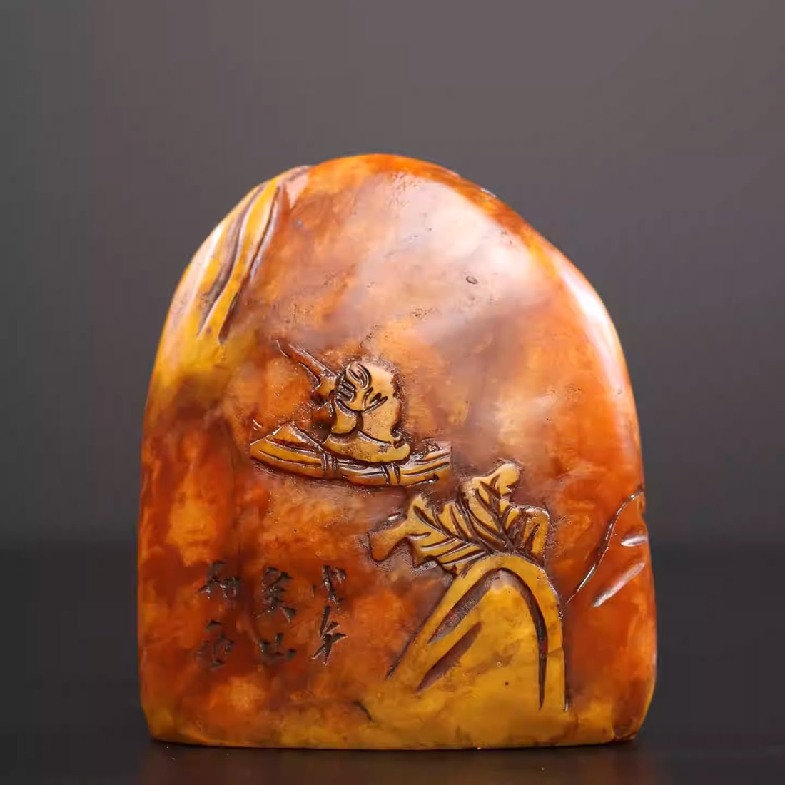 Tianhuang stone seal with exquisite bas-relief carving: Dimensions: Length 7cm, Width 2.5cm, Height 8cm Weight: 240g