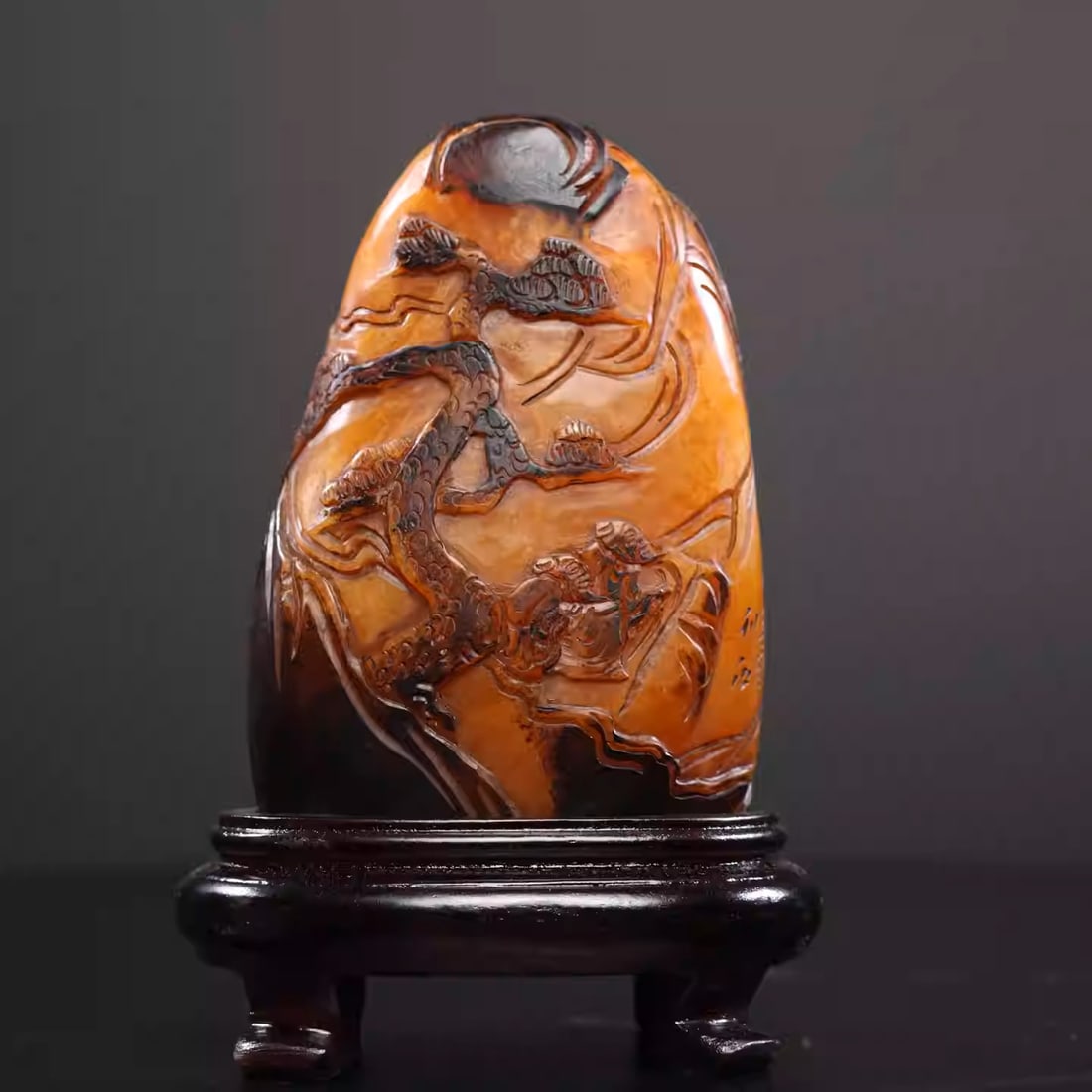 Tianhuang stone seal exquisitely carved with Autumn Forest Hermit: Dimensions: Length 7.5cm, Width 3cm, Height 12cm Weight: 533g