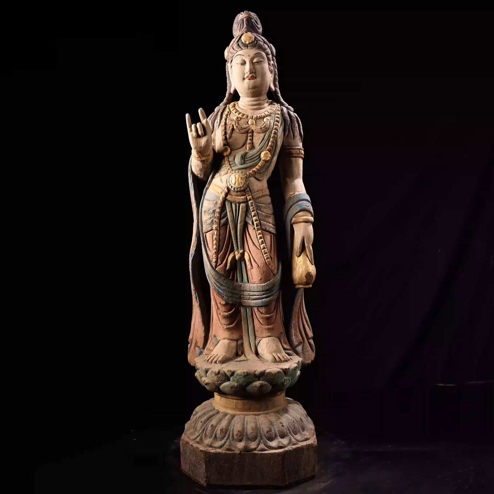 Camphor wood carved and painted Guanyin Buddha statue from the Northern Wei Dynasty: Dimensions: Height 90cm, Width 24cm, Weight: 5700g