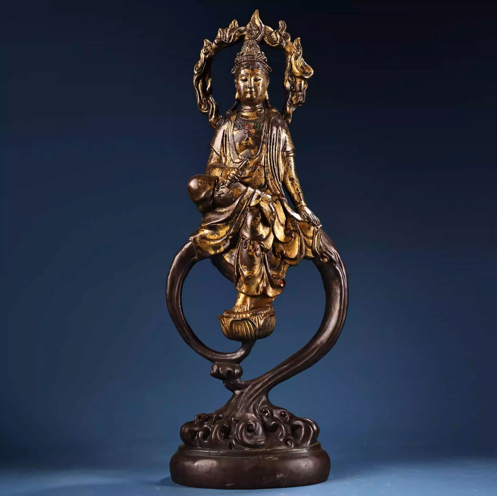 Pure copper gilded Guanyin Bodhisattva statue: Dimensions: Height 50cm, Width 18cm, Weight: 3200g