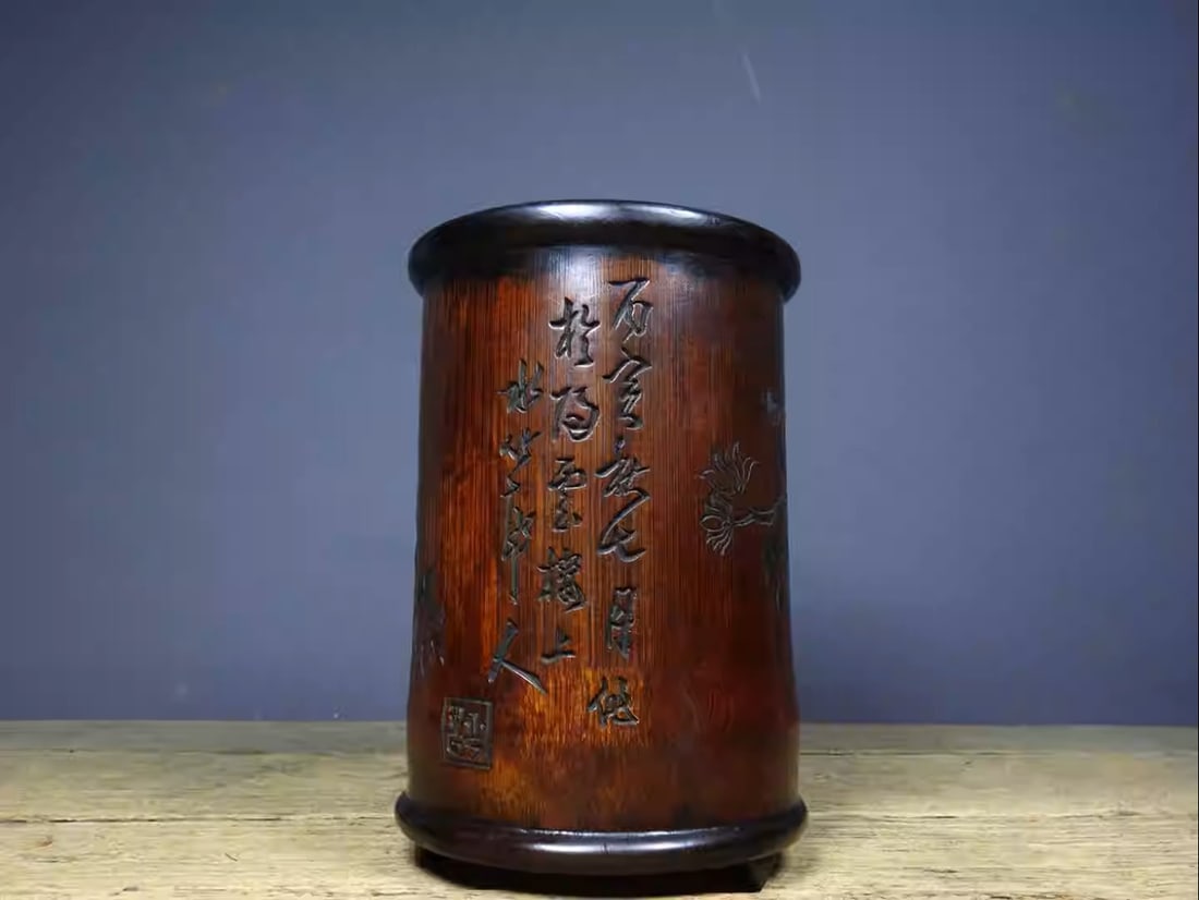 A finely carved bamboo pen holder inlaid with sandalwood on both sides: Dimensions: Length 13cm, Width 13cm, Height 20cm Weight: 720g