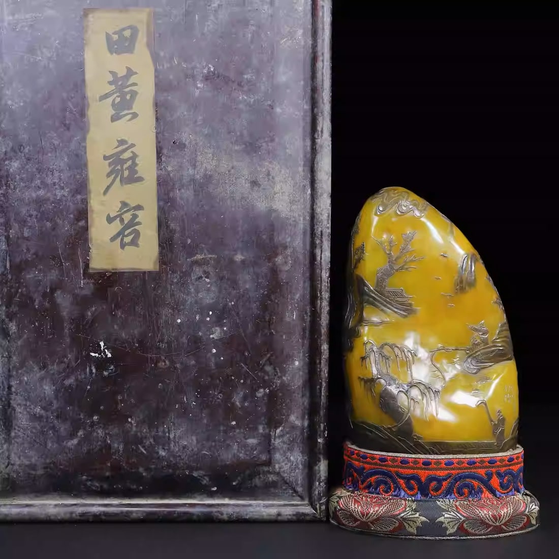 Shoushan stone landscape and figure bas-relief seal ornament: Dimensions: Length 10cm, Width 8.5cm, Height 16.8cm Weight: 1975g