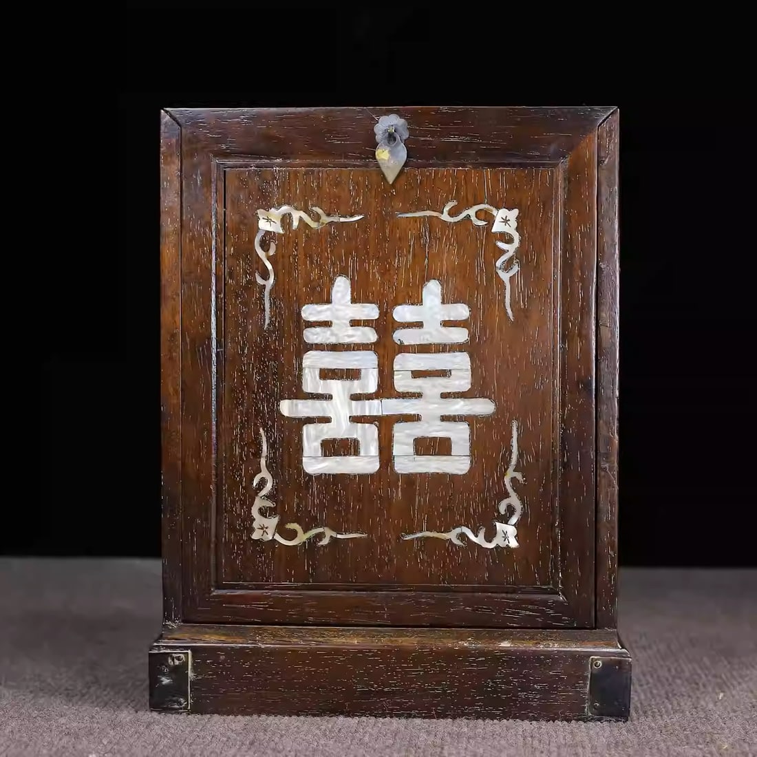 Rosewood Jewelry Counter Inlaid with Shells: Dimensions: Length 23cm, Width 18cm, Height 29.5cm