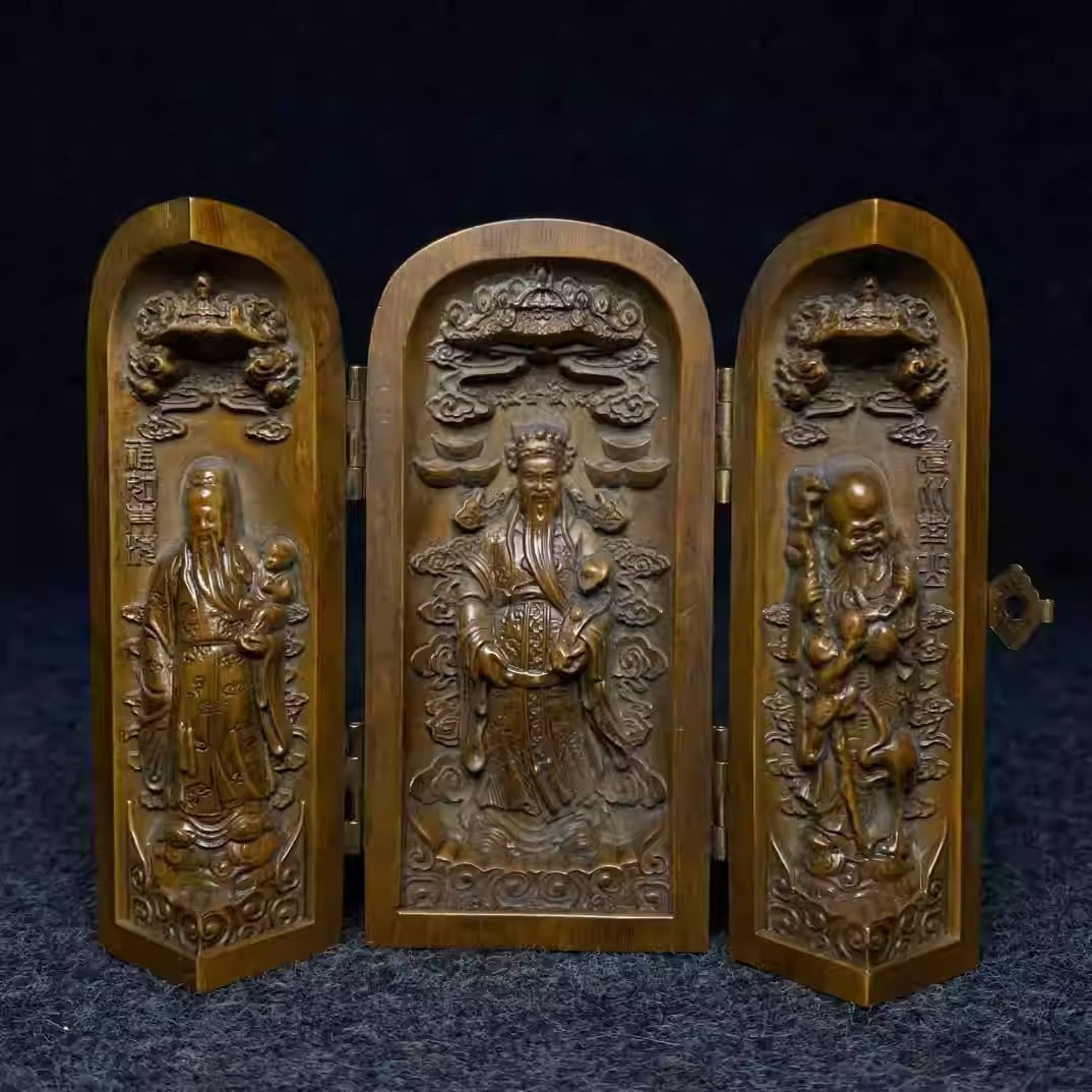 Boxwood carved three-panel Buddhist niche ornament: Dimensions: Diameter 5cm, Height 10.3cm