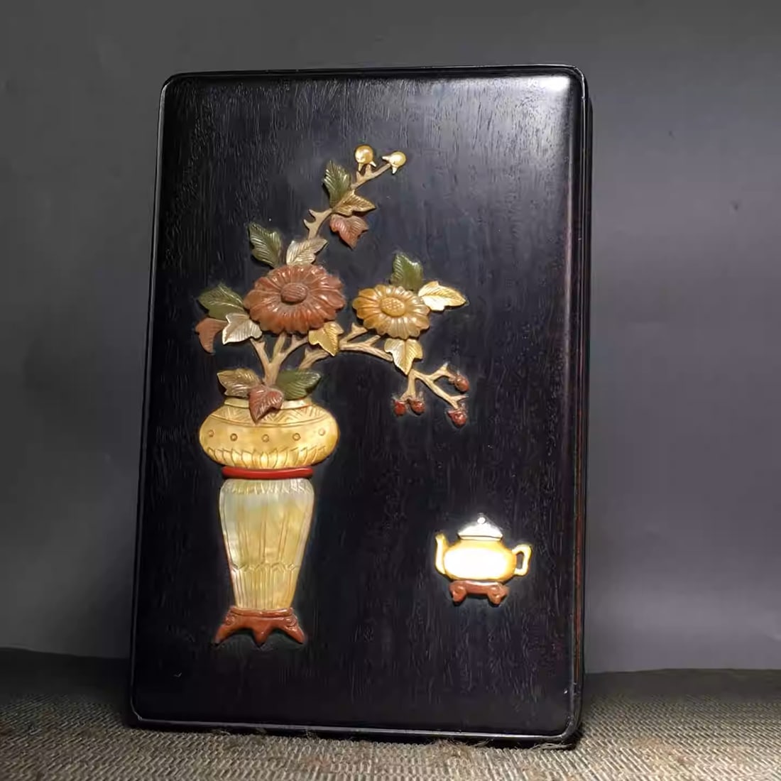 Small-Leaf Red Sandalwood Inlaid "Multitude of Treasures" Box: Dimensions: Length 18cm, Width 12cm, Height 7cm Weight: 580g