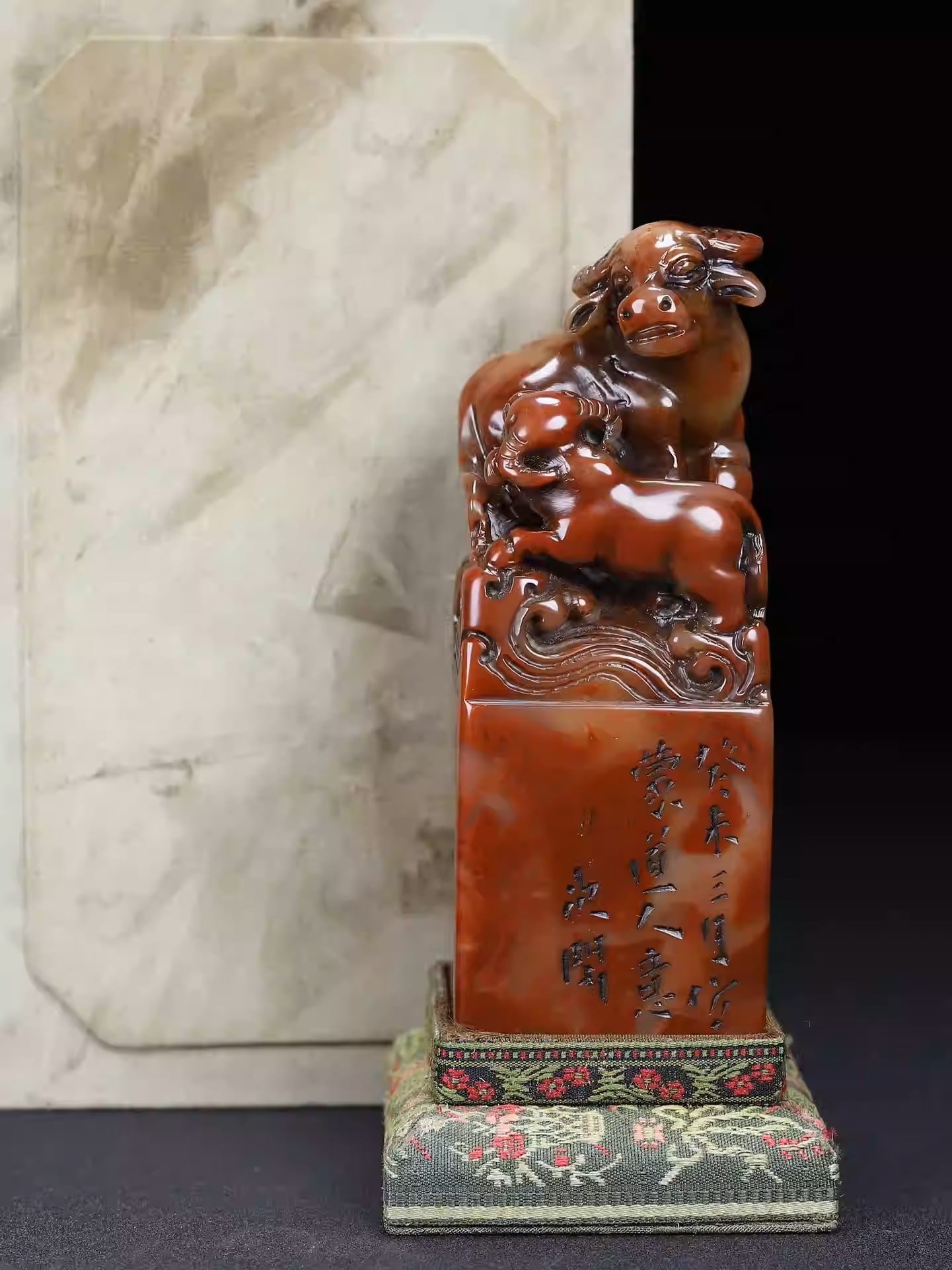 Shoushan Stone Seal Carving: "Mother and Calf" Ornament: Dimensions: Length 4.8cm, Width 4.8cm, Height 12.5cm Weight: 533g