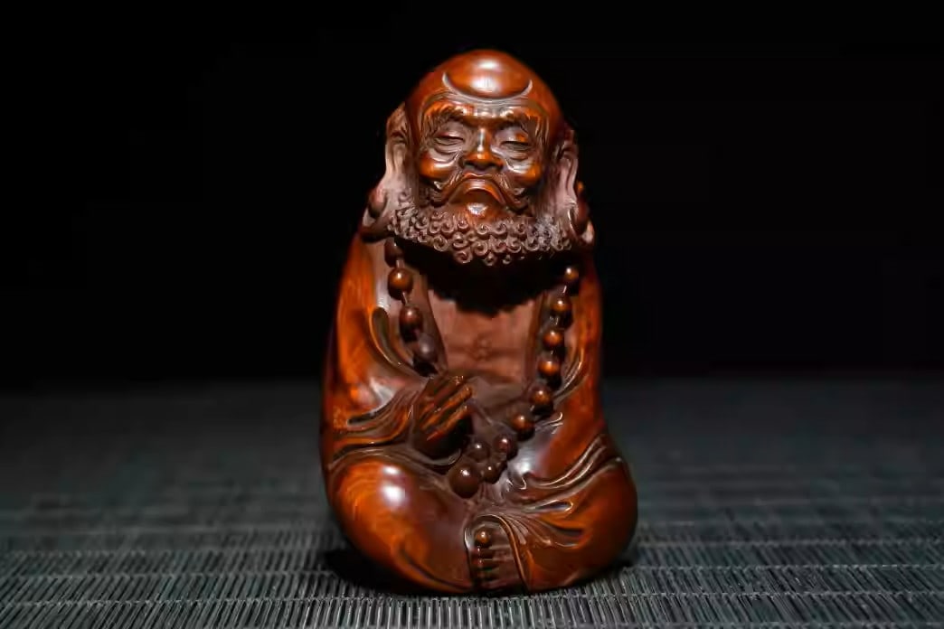 Boxwood carving of Bodhidharma: Dimensions: Width 4cm, Height 7cm Weight: 66g