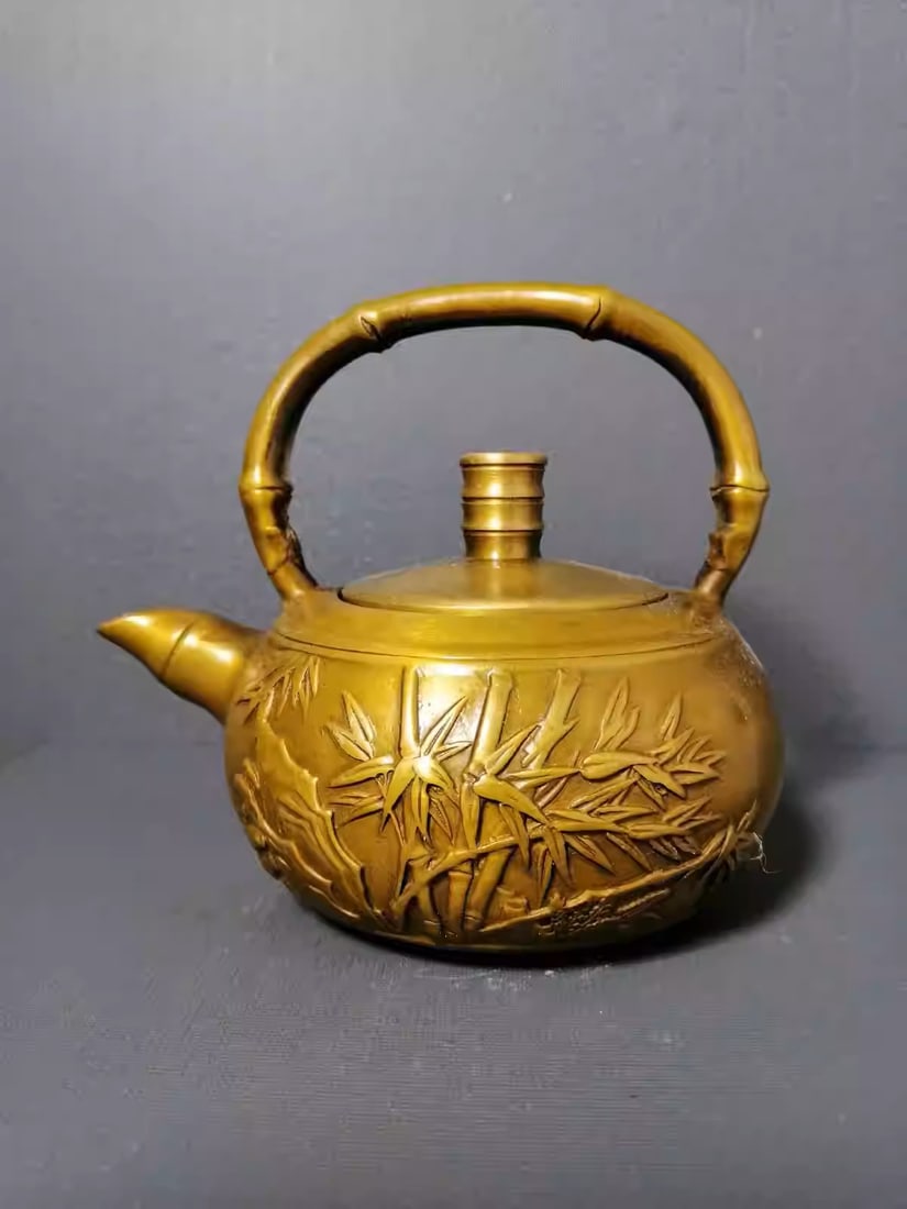 Pure copper embossed teapot with bamboo leaf design: Dimensions: Width 8cm, Height 8cm Weight: 469g
