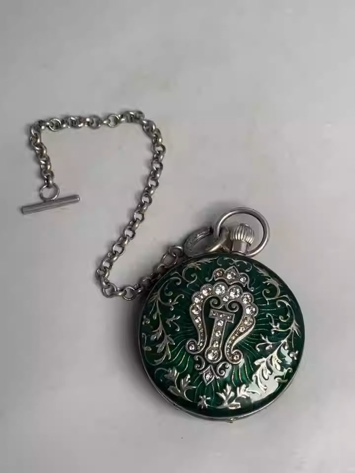 Enamel-decorated double-case mechanical pocket watch: Diameter: 5.5 cm, Thickness: 1.5 cm