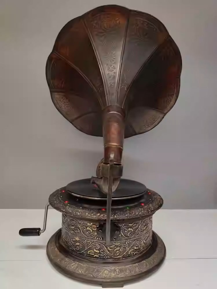 Solid wood phonograph with copper plating - 3