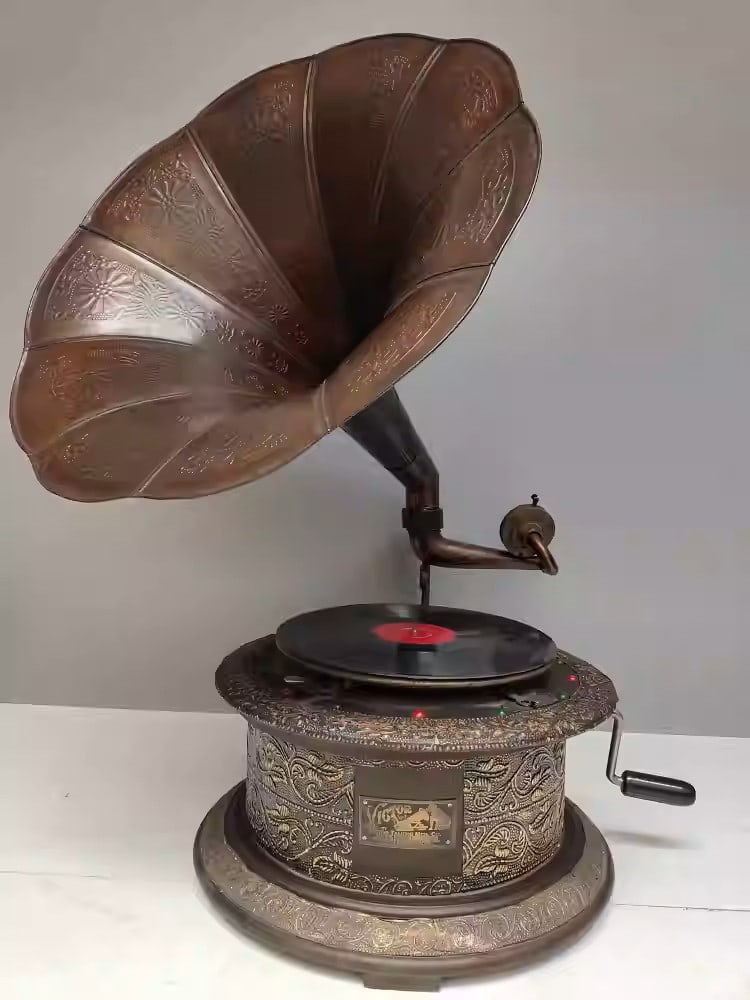 Solid wood phonograph with copper plating - 4