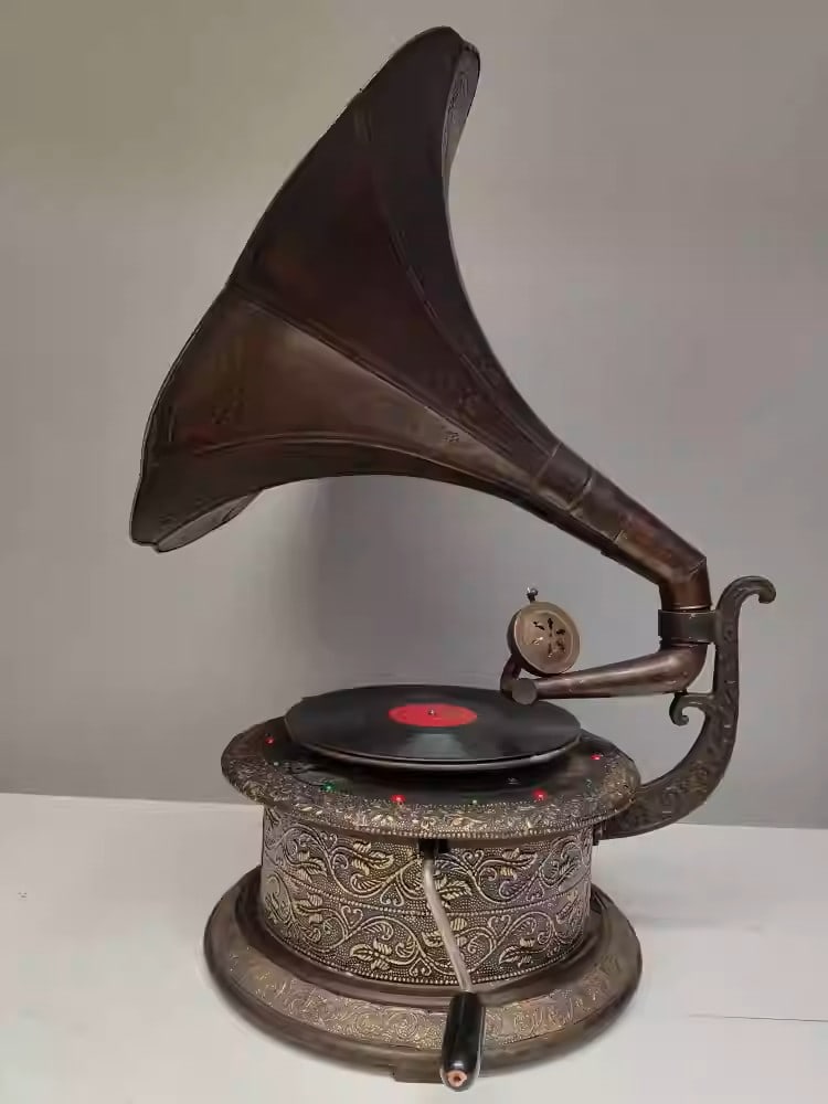 Solid wood phonograph with copper plating - 5