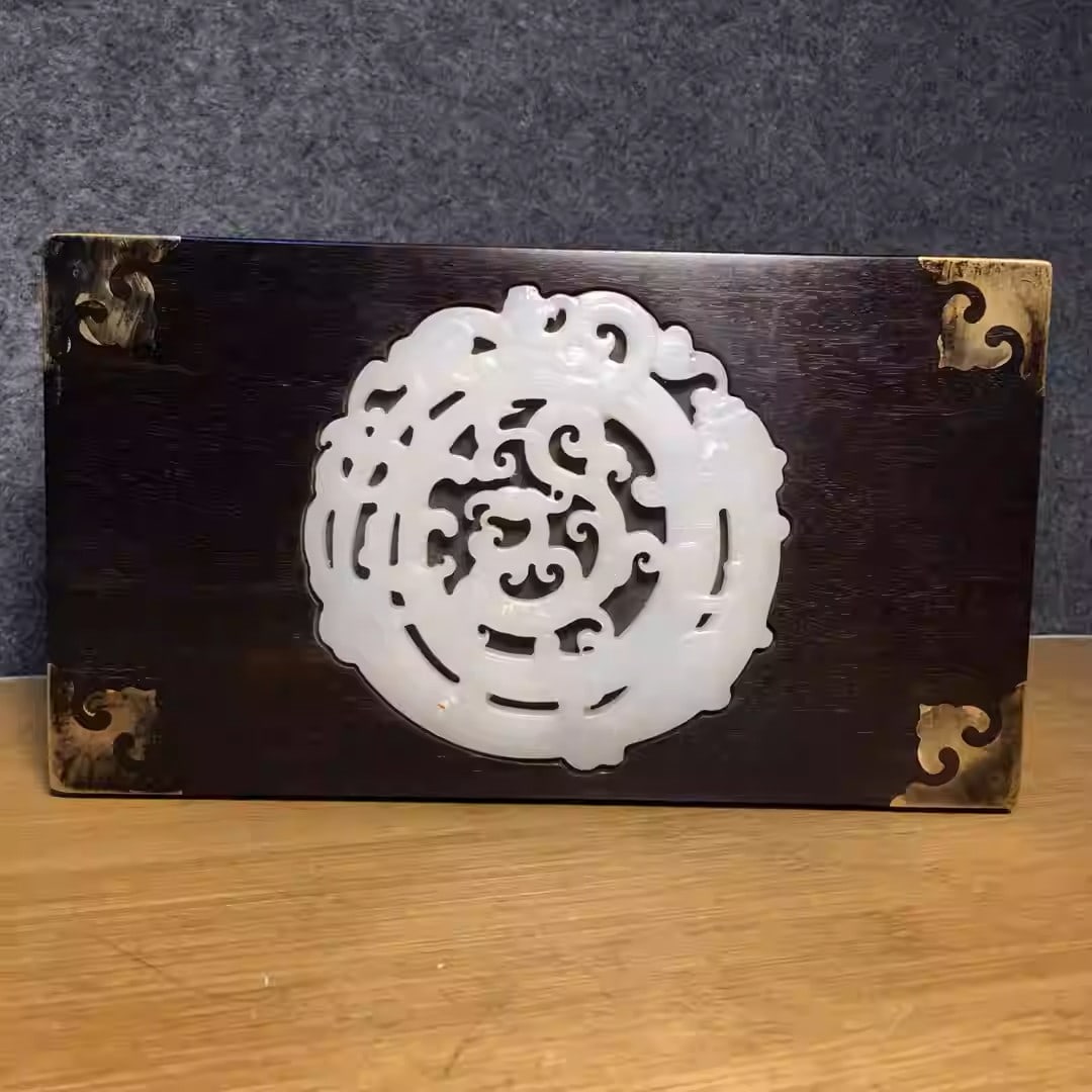 Sandalwood box inlaid with jade: Dimensions: Length 23cm, Width 13cm, Height 8cm Weight: 715g