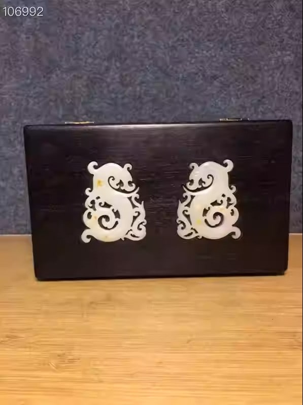 Sandalwood box inlaid with jade: Dimensions: Length 22cm, Width 13cm, Height 9cm Weight: 650g