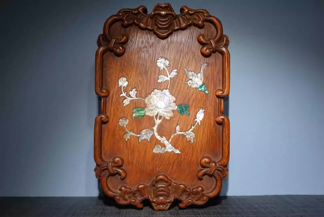 Rosewood tea tray inlaid with mother-of-pearl floral and bird motifs: Dimensions: Length 25.5cm, Width 16cm, Height 2.2cm Weight: 600g