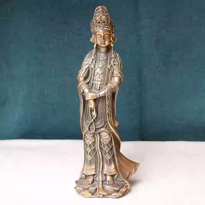 Pure copper statue of Guanyin: Dimensions: Width 9cm, Height 26cm Weight: 997g