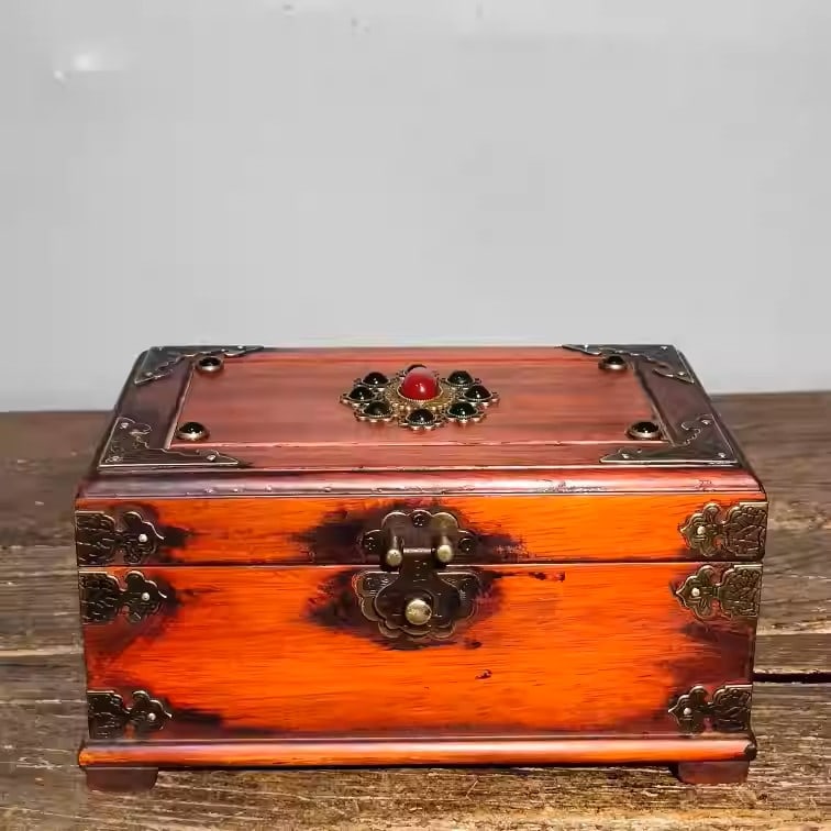Rosewood jewelry box inlaid with gemstones and copper accents: Length 21 cm, width 13 cm, height 11 cm, weight 660 grams.